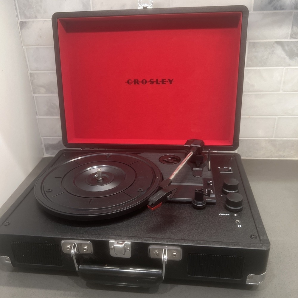 Crosley CR8005DBK Cruiser Deluxe 3-Speed Turntable - Black "UNTESTED" No Chords